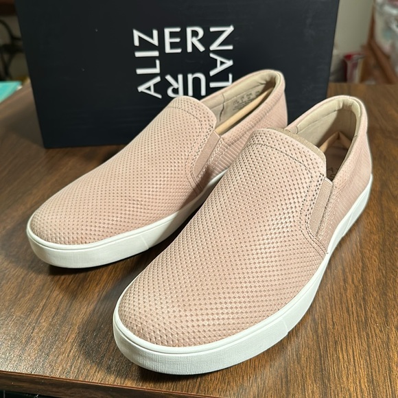 Naturalizer Shoes - NWOT Naturalizer, MARIANNE mauve  nubk women’s size 11 medium. Box included.